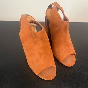 BAMBOO Women's Tan Suede Ankle Booties